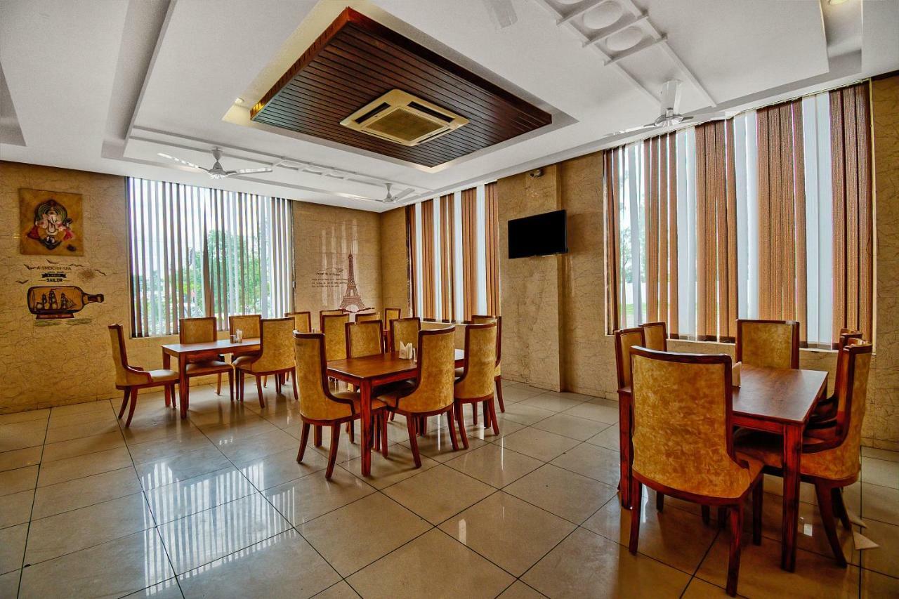 Capital O 40833 Maharaja Hotel & Restaurant Kashipur Extérieur photo